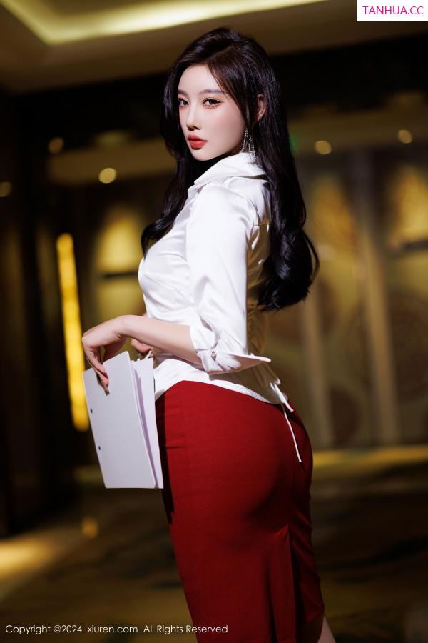 杨晨晨 sugar小甜心CC [XiuRen]高清写真图 2024.12.06 No.9565 杨晨晨Yome OL美腿第3张图片